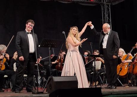 Cântece pentru o viață pictată-n roz, aduse de Filarmonica Oradea și invitații ei, în Cetate (FOTO/VIDEO)