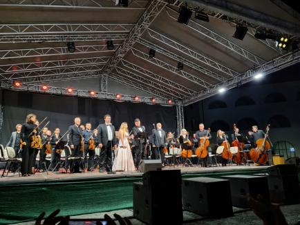 Cântece pentru o viață pictată-n roz, aduse de Filarmonica Oradea și invitații ei, în Cetate (FOTO/VIDEO)