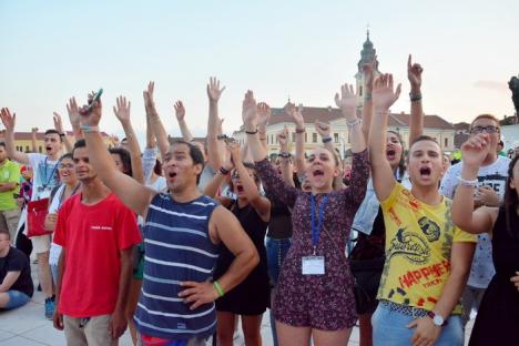 Vizita tinerilor catolici din Italia s-a încheiat cu un spectacol în Piaţa Unirii (FOTO/VIDEO)