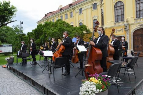 Muzicienii Filarmonicii au susţinut primul eveniment în aer liber în Oradea, de la ridicarea restricţiilor. Care a fost atmosfera (FOTO / VIDEO)