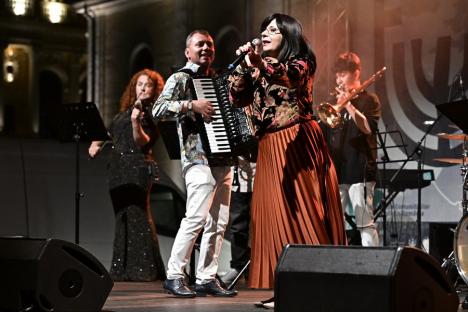 Muzică klezmer în Piața Unirii din Oradea. Pe scenă a fost chemat și Ilie Bolojan (FOTO/VIDEO)