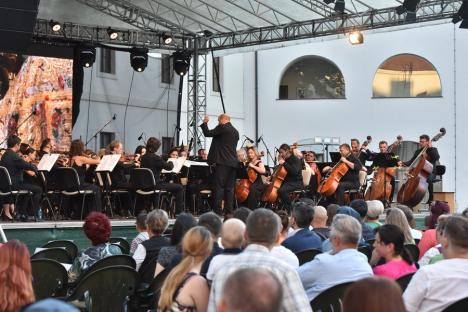 Hollywood la Cetate. Muzicienii Filarmonicii i-au purtat pe spectatorii orădeni prin lumea filmelor (FOTO/VIDEO)