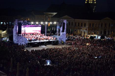 Spectacol inedit: Orchestra Simfonică Ţigănească din Budapesta, cu 100 de muzicieni, a strâns 10.000 de oameni în Piaţa Unirii din Oradea (FOTO/VIDEO)