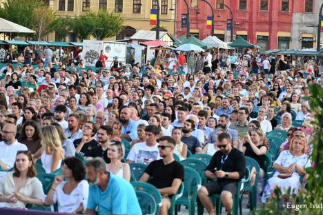 „Un oraș de o frumusețe dezarmantă”: Paula Seling, câștigătorul X-Factor și alți artiști au umplut centrul Oradiei cu un concert pop-simfonic (FOTO/VIDEO)