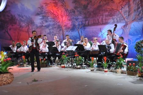 Tradiții și obiceiuri românești, prezentate într-un concert de primăvară, la Casa de Cultură a Sindicatelor din Oradea