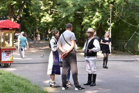 „Arta ne unește”: Spectacol într-un parc din Oradea, oferit de elevii Școlii de Arte Francisc Hubic (FOTO)