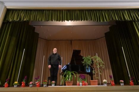 Război și pace: Pianistul orădean Thurzó Zoltán a început seria de concerte tematice (FOTO/VIDEO)