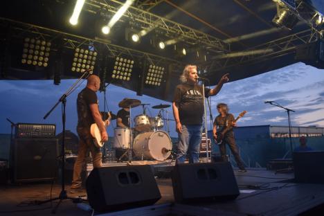 Iris, pe „strada Bers Nova”: Legendara trupă rock a ținut un concert de zile mari, lângă Oradea (FOTO/VIDEO)
