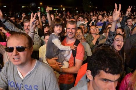 Concertul referendumului: Voltaj, Antonia şi Alex Velea au strâns mii de bihoreni în faţa Lotus Center (FOTO / VIDEO)