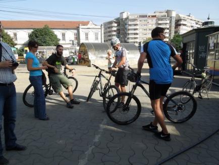 S-a dovedit din nou. În Oradea, bicicleta bate maşina şi tramvaiul! (FOTO)