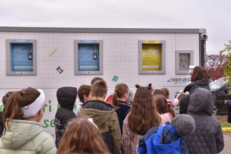 Un nou concurs de colectare separată pentru elevii din Oradea: Insula reciclării le testează cunoștințele de ecologie și... răbdarea (FOTO)