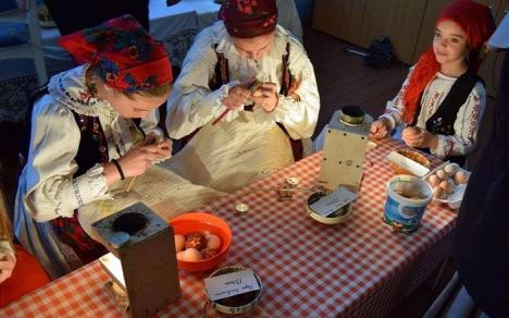 Festivalul 'Oul de Paşti' la Drăgoteni: În Vinerea Mare, bunici, părinţi şi copii se vor întrece în încondeiatul ouălor