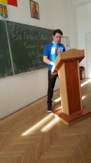Discurs public în limba engleză pentru elevii din Bihor: Pacea nu înseamnă absenţa războiului (FOTO)