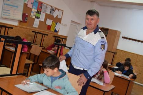 Elevi din zece județe s-au întrecut la Șuncuiuș într-un concurs de educație rutieră organizat de polițiștii bihoreni (FOTO)