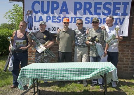 Cupa presei la pescuit: Jurnaliştii au strâns şi au eliberat 37 kilograme de peşte (FOTO)