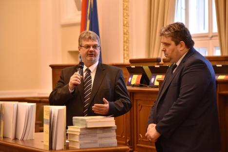 Arhivarii din România şi Ungaria au lansat la Oradea ghiduri cu documente din zona Transilvaniei (FOTO)