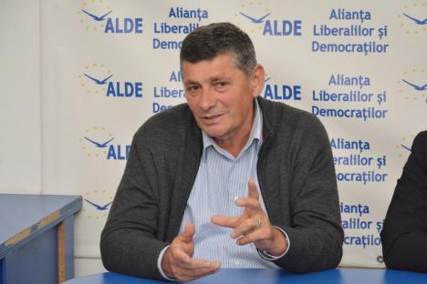 Fostul primar de Aleşd, Zeno Ţipţer, a intrat în ALDE Bihor cu forţe proaspete: 'Hai, las-o naibii!' (FOTO)