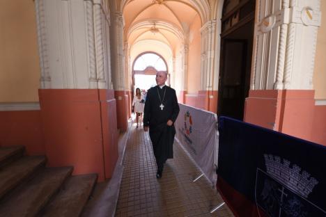 'Este o minune!'. Primarul Ilie Bolojan şi episcopul Virgil Bercea au prezentat Palatul Episcopal, 'renăscut' după incendiul din 2018 (FOTO / VIDEO)