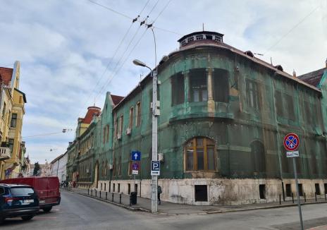 Se reabilitează Palatul Poștei din Oradea! Revoltător: lucrările costă mai puțin decât supraimpozitul plătit de compania statului în ultimii 10 ani (FOTO)