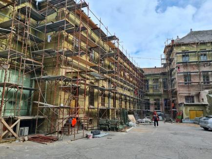 Se reabilitează Palatul Poștei din Oradea! Revoltător: lucrările costă mai puțin decât supraimpozitul plătit de compania statului în ultimii 10 ani (FOTO)