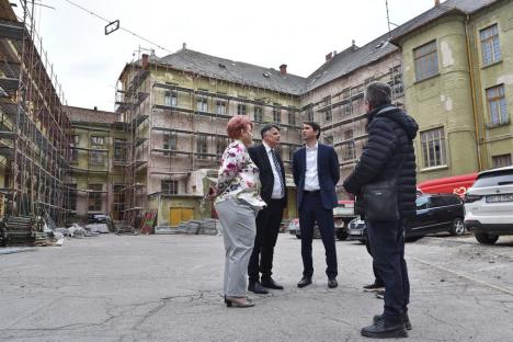 Se reabilitează Palatul Poștei din Oradea! Revoltător: lucrările costă mai puțin decât supraimpozitul plătit de compania statului în ultimii 10 ani (FOTO)