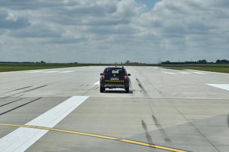 Aeroportul Oradea a închis toate proiectele. Pentru prelungirea pistei s-au excavat 38.000 basculante de pământ, gardul inteligent separă vocile oamenilor de zgomotul traficului (FOTO)