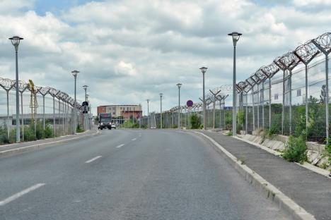 Aeroportul Oradea a închis toate proiectele. Pentru prelungirea pistei s-au excavat 38.000 basculante de pământ, gardul inteligent separă vocile oamenilor de zgomotul traficului (FOTO)