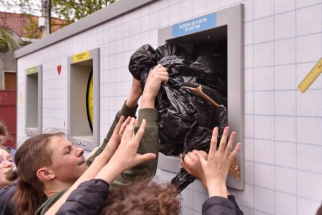 Elevii din Oradea, primii care colectează deșeurile în 5 fracții. Șase școli din oraș au intrat într-un concurs al reciclării (FOTO)