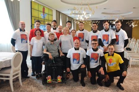 Mihai Neşu şi prietenii, o lecţie de viaţă: Zeci de mari sportivi în ajutorul unui fost coleg fotbalist, un om cu 'caracter frumos' (FOTO/VIDEO)