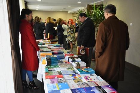 Facultatea de Drept a sărbătorit 25 de ani de la reînfiinţare printr-o conferinţă internaţională şi lansarea primei sale reviste (FOTO)