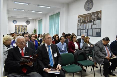 Facultatea de Drept sărbătoreşte 100 de ani de şcoală juridică românească la Oradea. Printre invitaţi, fostul procuror general Augustin Lazăr (FOTO)