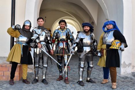 Festivalul cavalerilor: Luptători neînfricați, arcași și călăreți din șapte țări europene pun stăpânire pe Cetatea Oradea (FOTO / VIDEO)