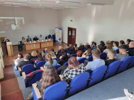 Conferinţă internaţională la Universitatea din Oradea: Presa românească 'moare', dar nu se predă! (FOTO)