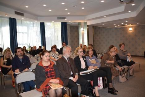 Mass-media şi istoria recentă: Jurnalişti şi istorici din trei ţări dezbat la Oradea cum devin articolele de presă istorie (FOTO)