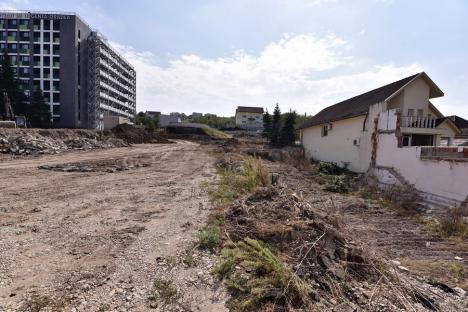 Încep două șantiere mari la Spitalul Județean din Oradea. Se închide intrarea principală și se amenajează un nou acces, lângă morgă (FOTO)