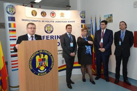 Conferinţă internaţională a poliţiştilor antifraudă la Oradea: ofiţeri din opt ţări europene discută despre investigaţiile financiare şi combaterea spălării banilor