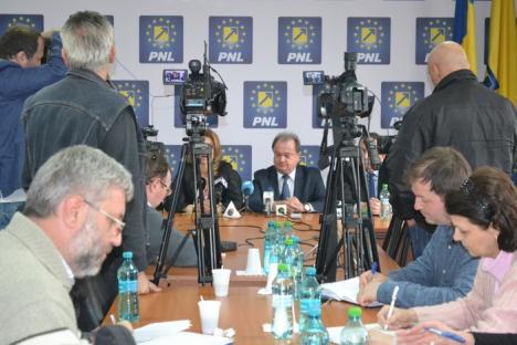 Liderii PNL, puşi în dificultate de BIHOREANUL: la centru pregătesc sancţiuni împotriva penalilor din partid, la Beiuş îi ascund (FOTO/VIDEO)