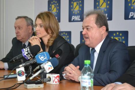 Liderii PNL, puşi în dificultate de BIHOREANUL: la centru pregătesc sancţiuni împotriva penalilor din partid, la Beiuş îi ascund (FOTO/VIDEO)