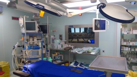 Conferinţă naţională de Urologie cu operaţii transmise în direct la Oradea şi Cluj: „Facem tot ce se face şi la New York, şi în Japonia, şi în Germania” (FOTO)