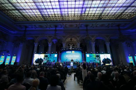 Nicolae Ciucă, validat candidatul PNL la prezidențiale. Bolojan a fost pe scenă, dar n-a luat cuvântul (FOTO/VIDEO)