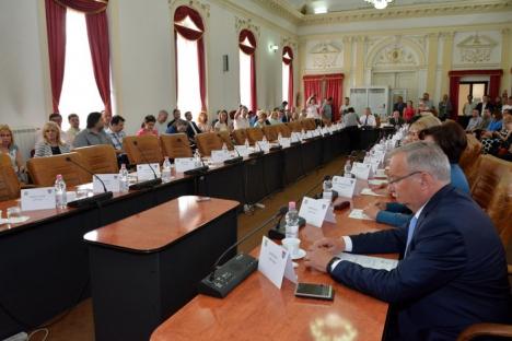 Constituirea noului Consiliu Judeţean se amână: Liberalii au lipsit in corpore, boicotând majoritatea PSD-UDMR-ALDE (FOTO)