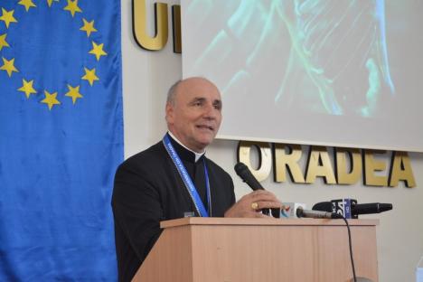 Doi miniştri şi patru foşti miniştri au venit la 'ziua' Universităţii din Oradea (FOTO)