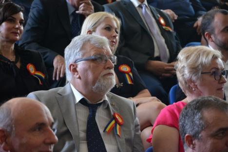 Doi miniştri şi patru foşti miniştri au venit la 'ziua' Universităţii din Oradea (FOTO)