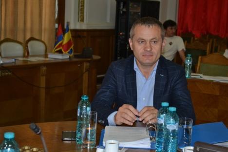 Renunţă la CJ! Liberalul Mircea Mălan a depus jurământul de consilier local (FOTO)