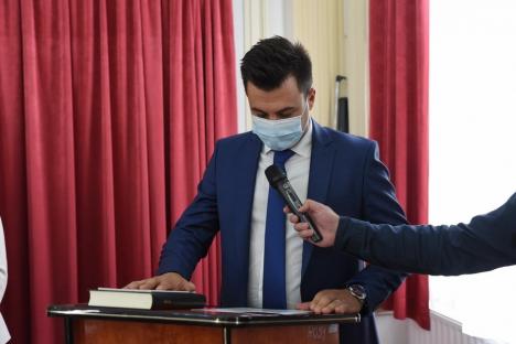 Ilie Bolojan a depus jurământul de preşedinte al Consiliului Judeţean Bihor. Anunţă restructurarea şi eficientizarea instituţiei (FOTO)