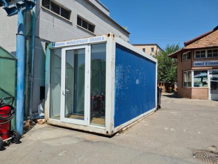 Revoltător: Pe COD ROŞU de căldură extremă, containerele anti-caniculă din Oradea sunt închise! (FOTO/VIDEO)