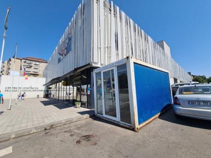 Revoltător: Pe COD ROŞU de căldură extremă, containerele anti-caniculă din Oradea sunt închise! (FOTO/VIDEO)