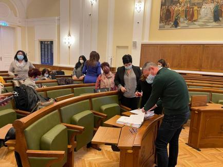 Noii directori ai şcolilor din Oradea au semnat contractele în prezenţa primarului Florin Birta (FOTO)