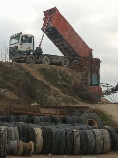Amenzi la balastiere și exploatări miniere din Bihor: angajați fără echipamente de protecție și chimicale neinscripționate