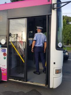 Poliţia Bihor: Într-o singură zi, 47 de bihoreni au fost amendaţi pentru că nu purtau mască în mijloacele de transport public (FOTO)